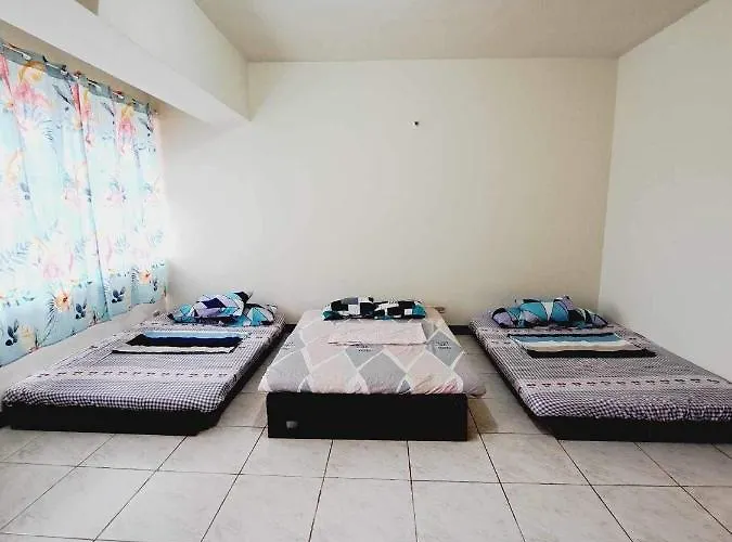 Andrielle's Place 520 Hostel *